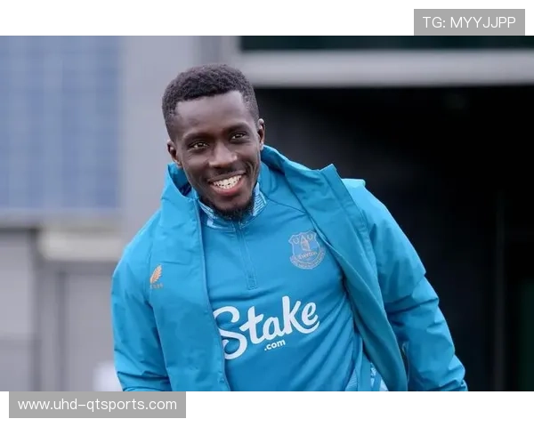 埃弗顿内讧一幕：盖伊因失误掌掴队友基恩被直接红牌罚下